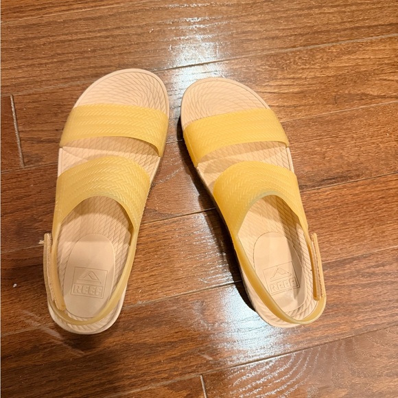 Reef Shoes - Reef Water Vista Women’s Two-Strap Sandals- EUC